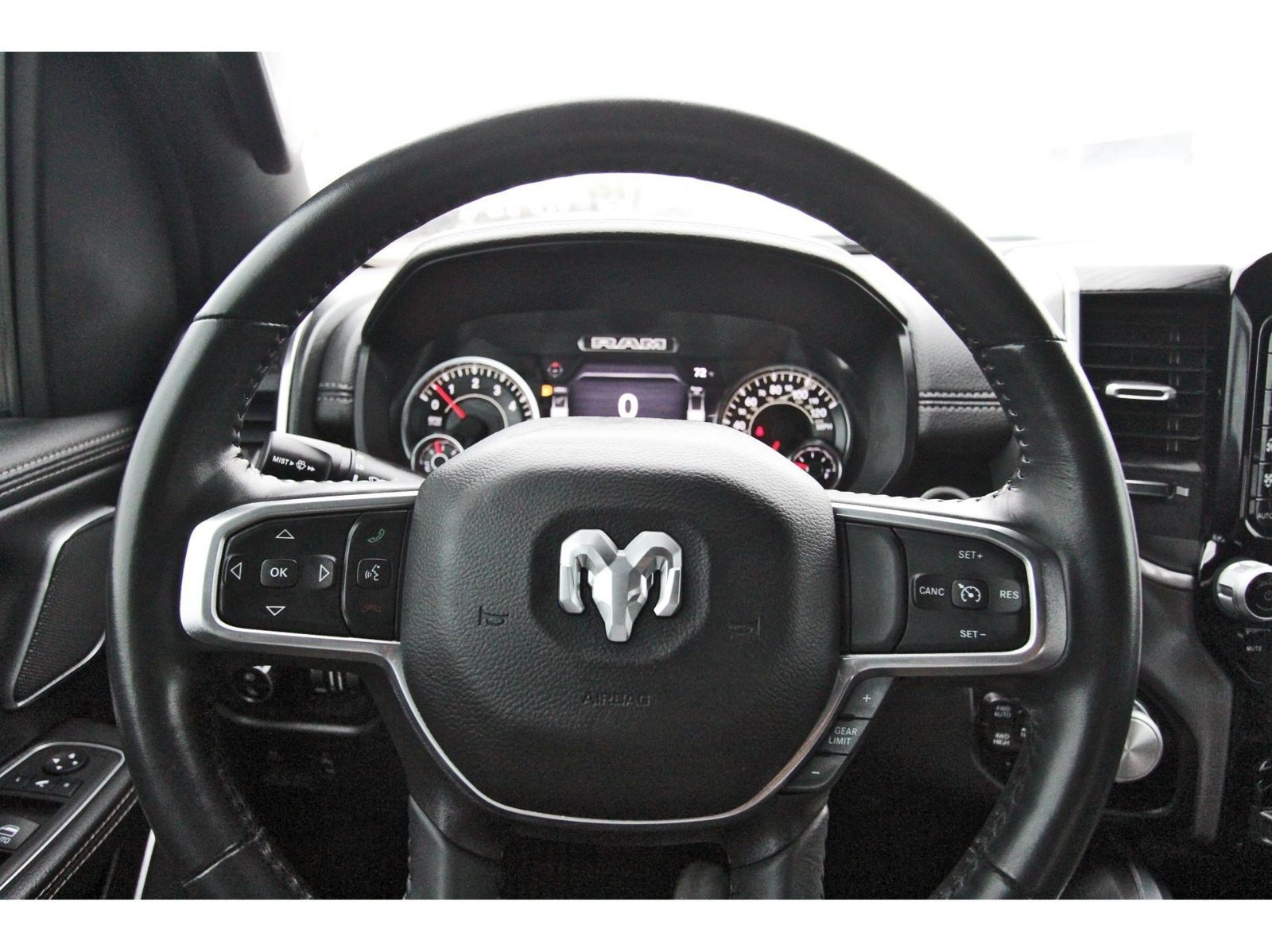 Used 2023 RAM 1500 Laramie AWD/4WD image 16