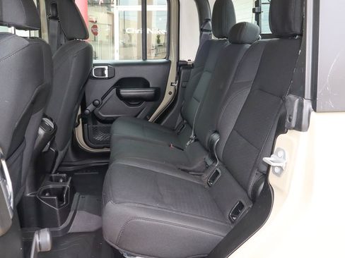 Used 2020 Jeep Gladiator Sport image 8