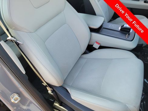 Used 2024 Nissan Ariya FWD image 22