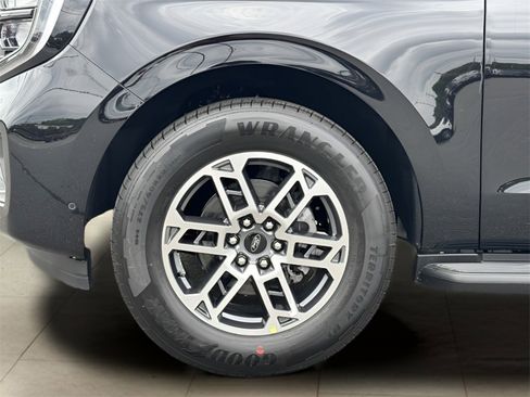 New 2025 Ford Expedition Active image 38