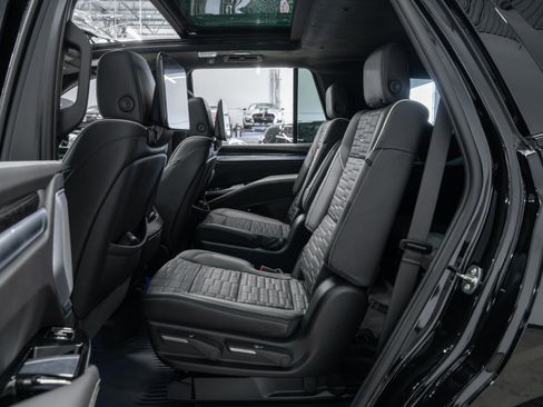Used 2025 Cadillac Escalade V w/ LPO, ONYX Package AWD/4WD image 15