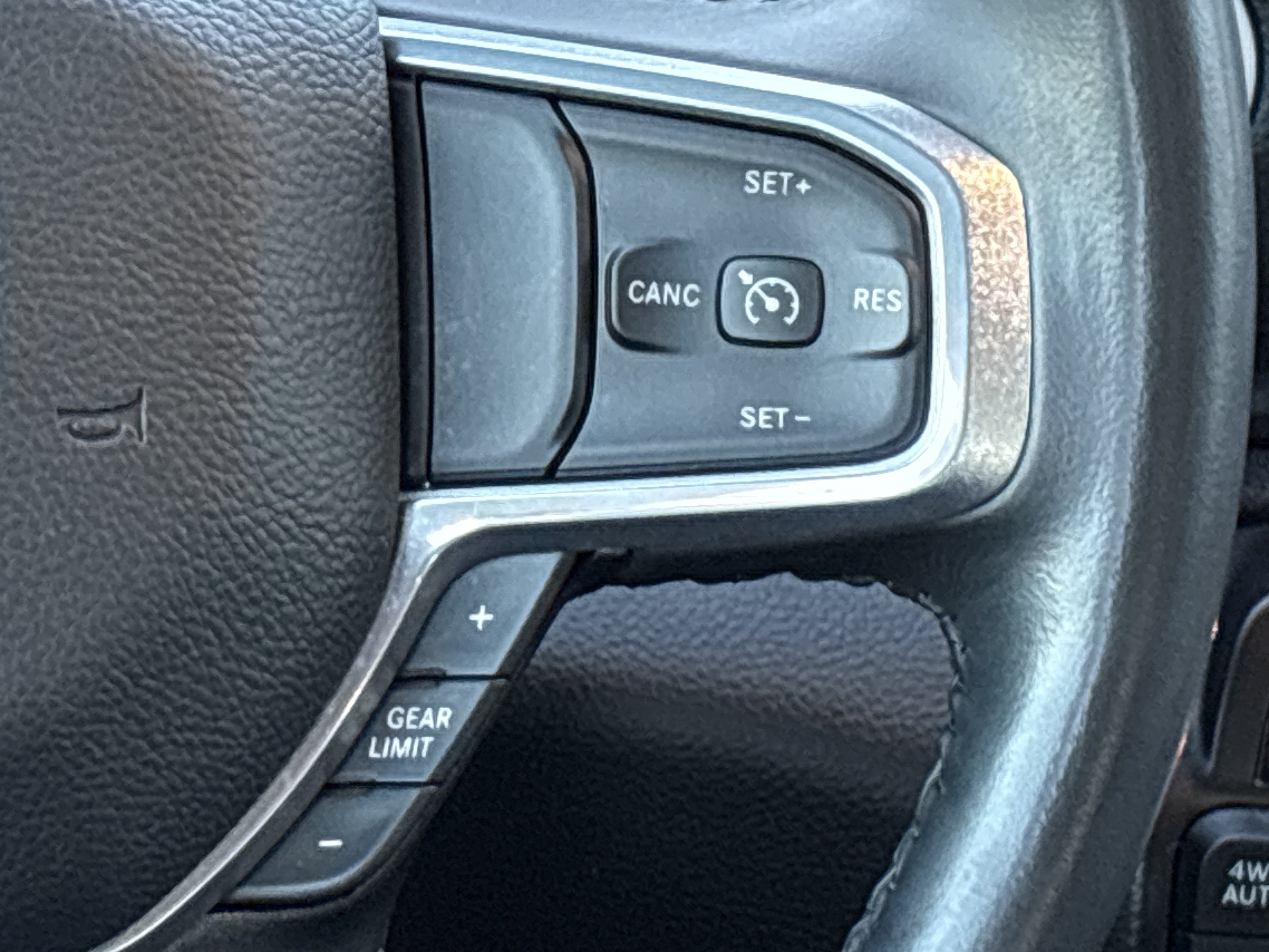 Used 2023 RAM 1500 Laramie AWD/4WD image 23