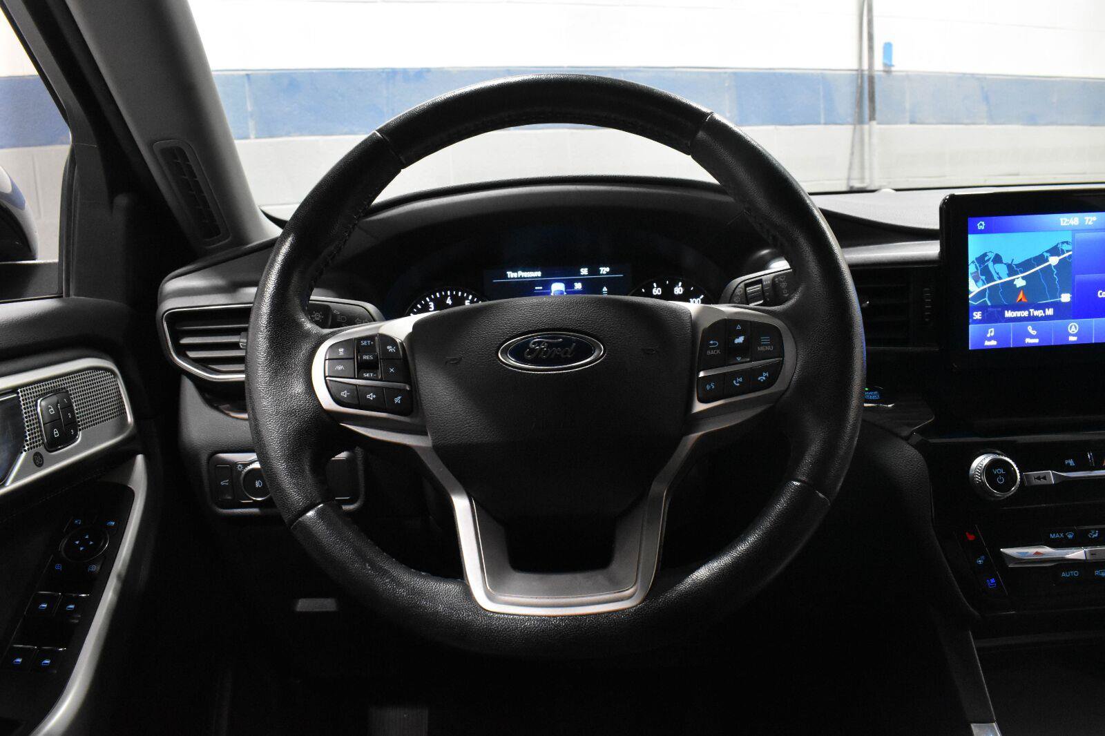 Used 2021 Ford Explorer Limited w/ Equipment Group 301A AWD/4WD image 7