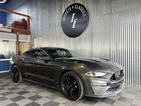 Used 2019 Ford Mustang GT Premium w/ GT Performance Package RWD image 2