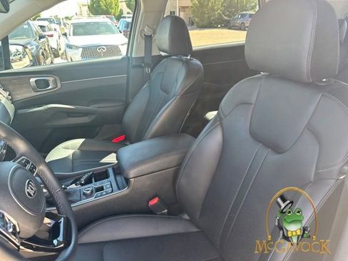 Used 2021 Kia Sorento EX image 9
