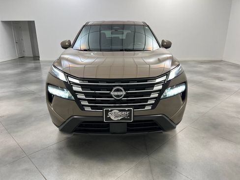 Used 2025 Nissan Rogue SV AWD/4WD image 3