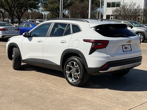 Used 2025 Chevrolet Trax LT image 7