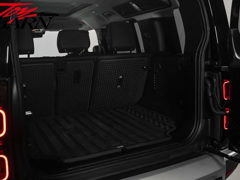 Used 2024 Land Rover Defender 110 SE image 45