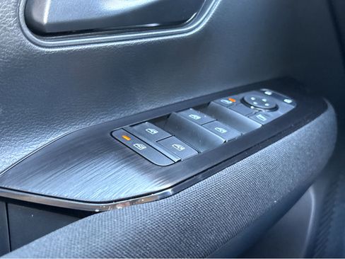 Used 2025 Nissan Kicks S image 17