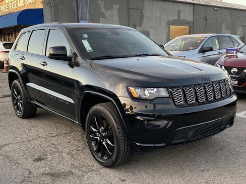 Used 2022 Jeep Grand Cherokee Laredo X image 6