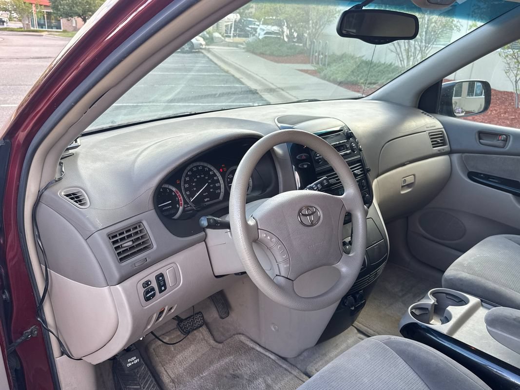 Used 2004 Toyota Sienna CE FWD image 27