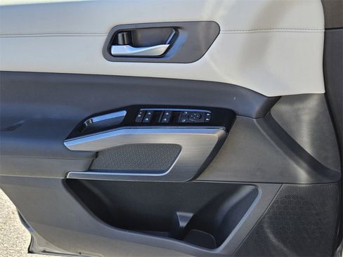 New 2025 Nissan Pathfinder SL w/ SL Premium Package image 30