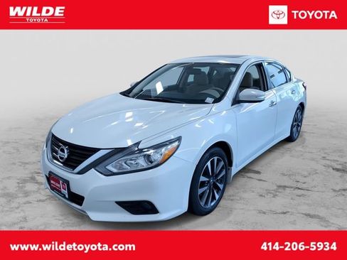 Used 2017 Nissan Altima 2.5 SV w/ Convenience Package FWD image 1