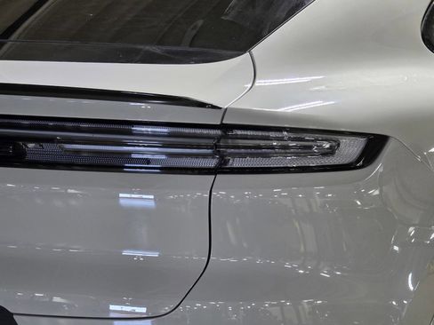 Used 2024 Porsche Cayenne Coupe AWD/4WD image 12