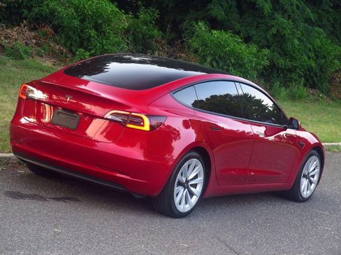 Used 2022 Tesla Model 3 Standard Range RWD image 27