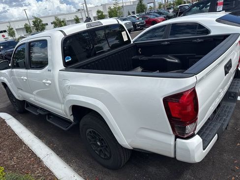 Used 2022 Toyota Tacoma SR5 w/ Technology Package image 7