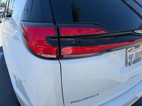 Used 2021 Chrysler Pacifica Touring-L w/ Premium & Safety Sphere Group image 10