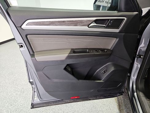 Used 2023 Volkswagen Atlas Cross Sport SE w/ Black Wheel Package FWD image 15