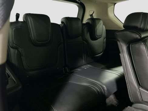 Used 2025 Nissan Armada SV RWD image 23