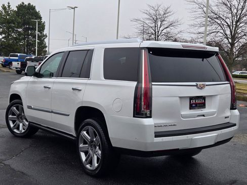 Used 2019 Cadillac Escalade Premium Luxury image 15