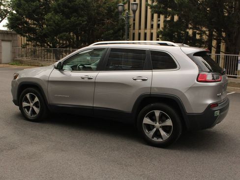 Used 2019 Jeep Cherokee Limited AWD/4WD image 9