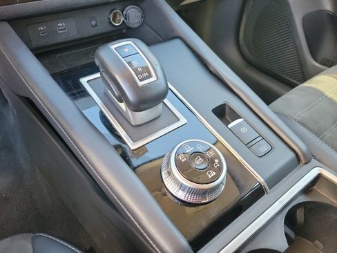 Used 2024 Mitsubishi Outlander SE image 12