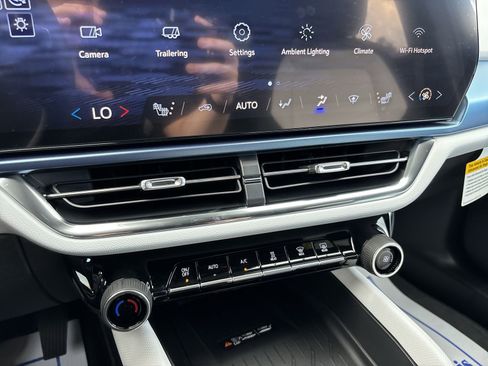 New 2026 Chevrolet Equinox EV LT image 18