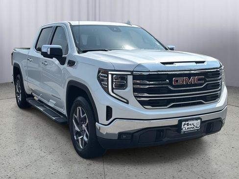 Used 2022 GMC Sierra 1500 SLT w/ SLT Convenience Package AWD/4WD image 7