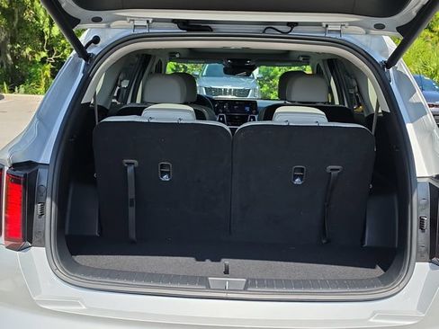 Certified 2023 Kia Sorento EX w/ Panoramic Sunroof Package FWD image 6
