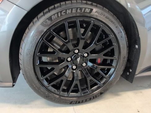 Used 2018 Ford Mustang GT Premium w/ GT Performance Package RWD image 9