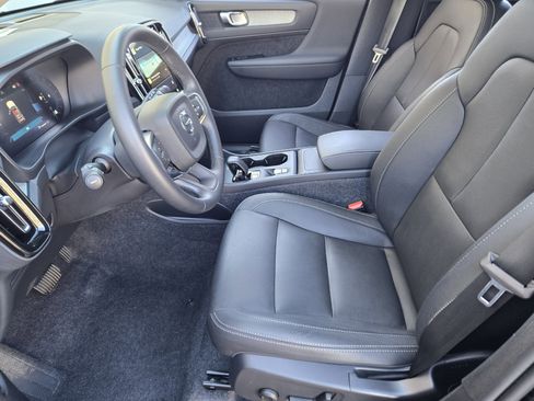 Used 2025 Volvo XC40 B5 Core w/ Protection Package Premier image 20