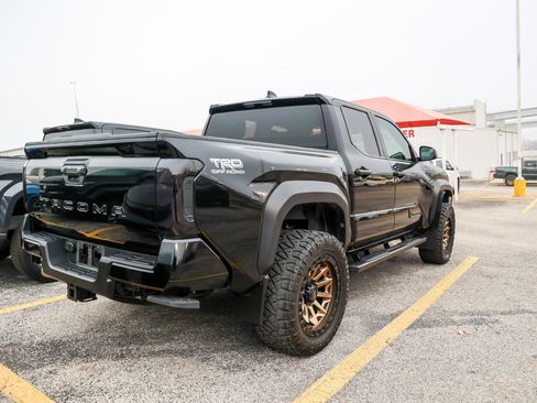 Used 2024 Toyota Tacoma TRD Off-Road image 8