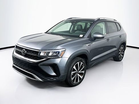Used 2023 Volkswagen Taos SE image 3