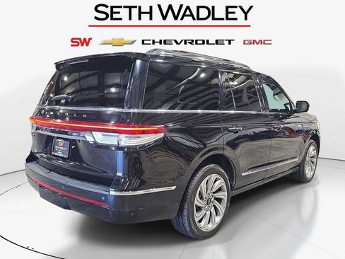 Used 2024 Lincoln Navigator Premiere image 7