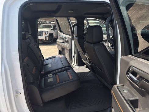 Used 2023 GMC Sierra 1500 AT4 w/ AT4 Premium Package AWD/4WD image 19