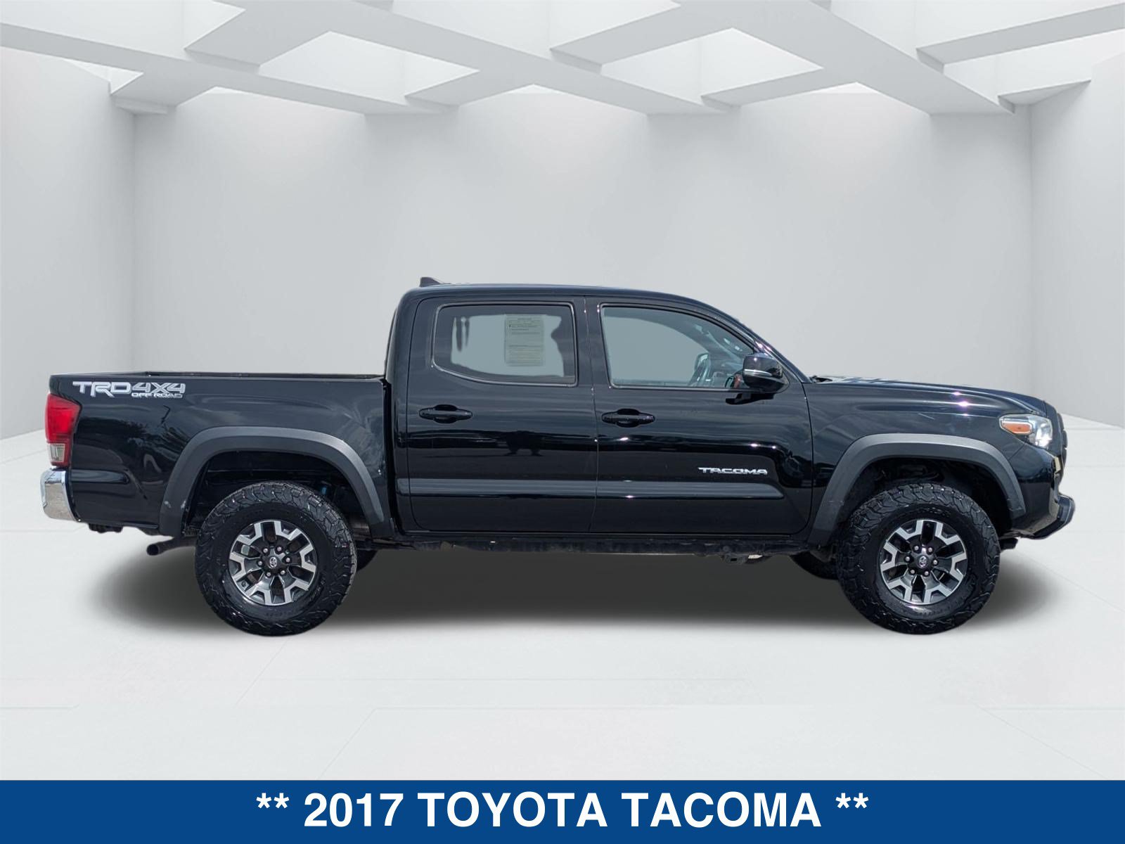 Used 2017 Toyota Tacoma TRD Off-Road w/ Tow Package (A/T) AWD/4WD image 4