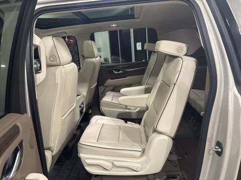 Used 2021 GMC Yukon XL Denali w/ Denali Premium Package image 21