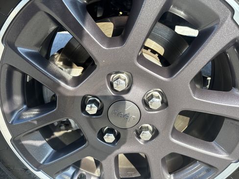 Used 2022 Jeep Gladiator Overland w/ Popular Equipment Package image 10