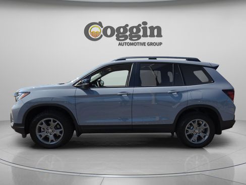 Used 2025 Honda Passport TrailSport image 2