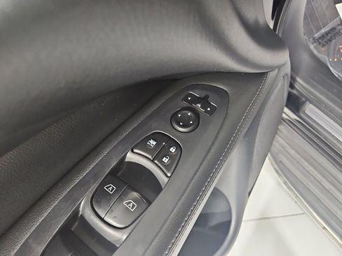Used 2019 Nissan Pathfinder Platinum AWD/4WD image 12