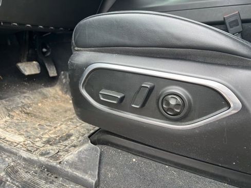 Used 2023 Jeep Wagoneer L Series III w/ Premium Group I image 10