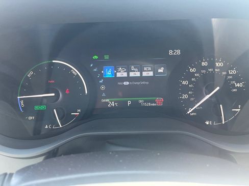 Used 2025 Toyota Sienna XLE FWD image 9