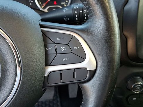 Used 2018 Jeep Renegade Latitude w/ Advanced Technology Group AWD/4WD image 25