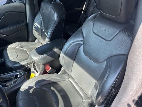 Used 2019 Jeep Cherokee Limited FWD image 22