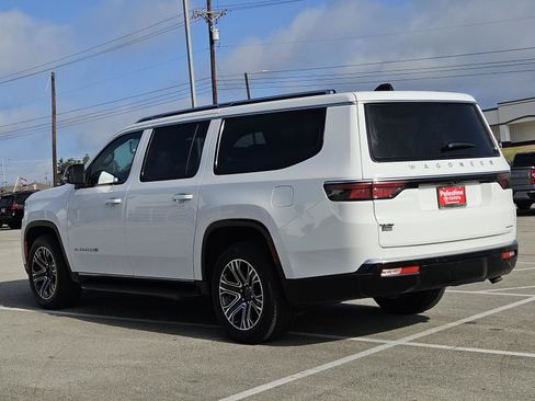 Used 2024 Jeep Wagoneer L Series II RWD image 6