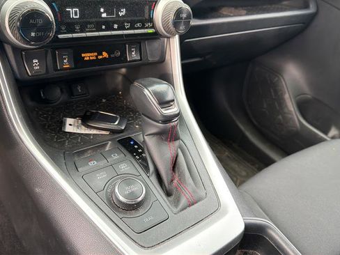 Used 2021 Toyota RAV4 SE w/ Weather & Moonroof Package image 22