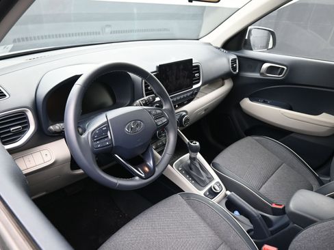 Used 2023 Hyundai Venue Limited w/ Cargo Package image 14