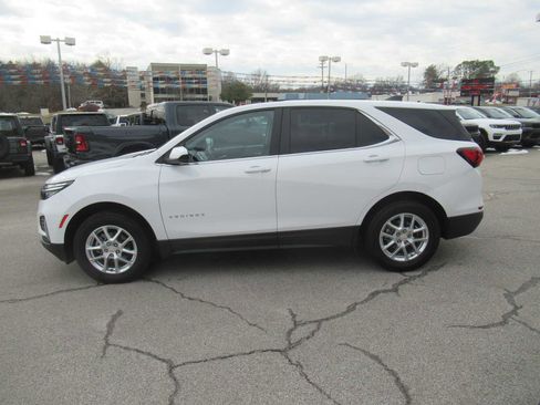 Used 2024 Chevrolet Equinox LT image 2