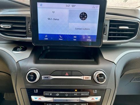 Used 2020 Ford Explorer XLT w/ Equipment Group 202A AWD/4WD image 18