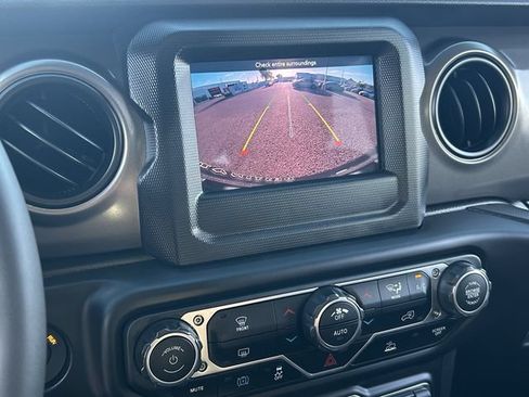 Used 2023 Jeep Wrangler Unlimited AWD/4WD image 29